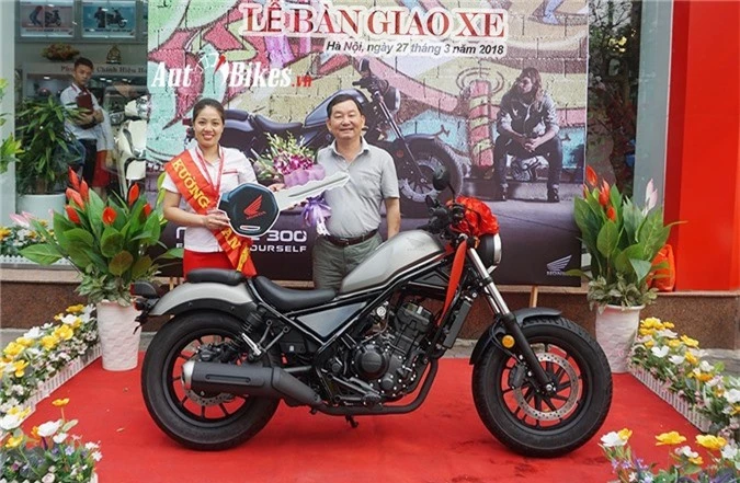 honda rebel 300 dam chat co dien