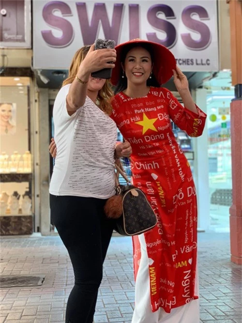 Hoa hậu Ngọc Hân được tỏ tình từ đầu đến cuối chợ vàng Dubai - 3