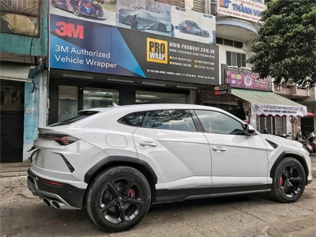 Minh Nhựa đổi màu xe cho Lamborghini Urus - Ảnh 1.