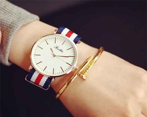 7 kiểu đồng hồ nữ giúp các nàng trông thanh lịch và sành điệu