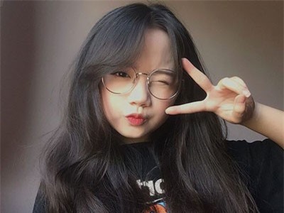 Nữ sinh Việt khiến dân mạng phát cuồng vì bức ảnh mặc áo dài với mái tóc mây siêu đẹp