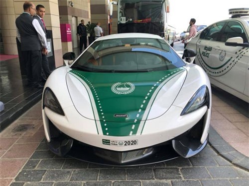 Choáng với loạt siêu xe dùng để hộ tống đội tuyển Việt Nam tại Asian Cup 2019