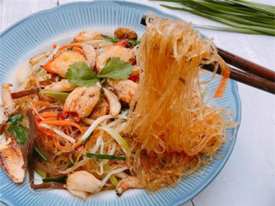 Miến xào cua cho buổi trưa cuối tuần