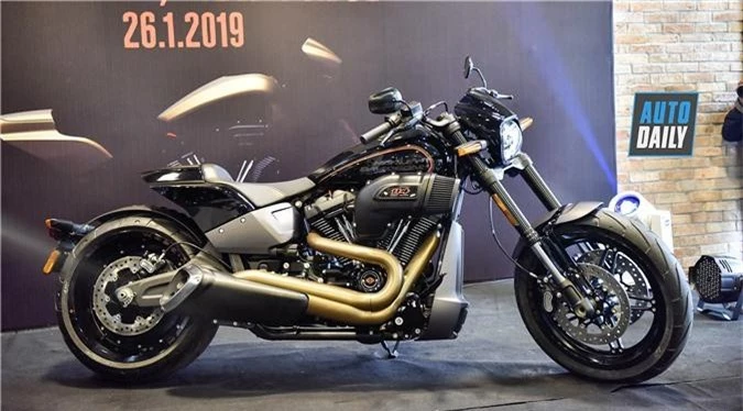 Harley-Davidson FXDR 114 ra mắt tại Việt Nam, giá 799 triệu. Harley-Davidson FXDR 114 2019 vừa chính thức ra mắt thị trường Việt Nam với giá bán hấp dẫn chỉ từ 799 triệu đồng. (CHI TIẾT)