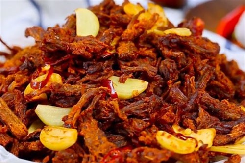 CLIP: Cách làm khô bò cháy tỏi nhâm nhi ngày Tết