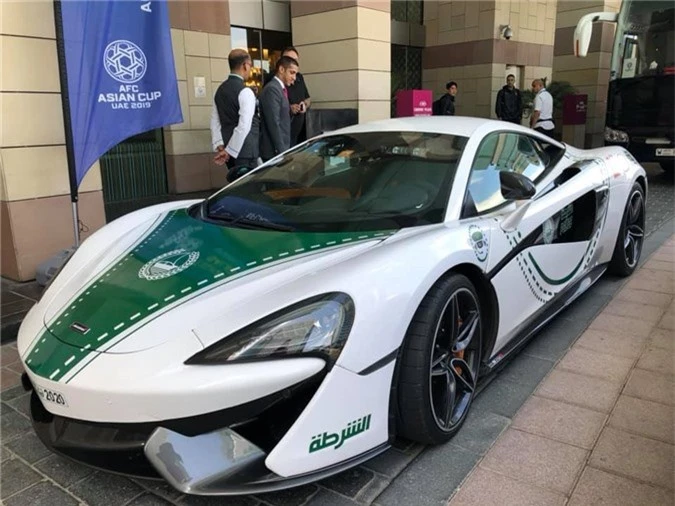 siêu xe hộ tống đội tuyển Việt Nam, đội tuyển Việt Nam, siêu xe, Asian Cup 2019, McLaren 570S, BMW i8, Aston Martin Vantage V8, Ferrari 488 GTB