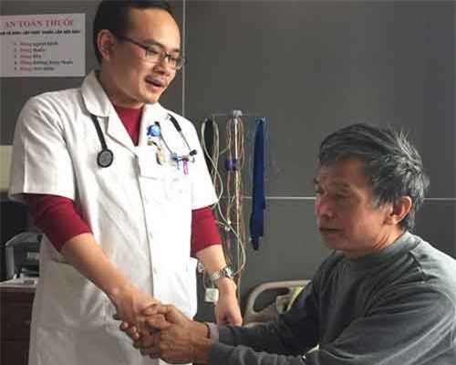 Bác sĩ chạy đua cứu sống bệnh nhân 'ho máu sét đánh'