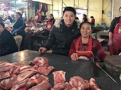 Rời Asian Cup, trung vệ Bùi Tiến Dũng hẹn 'Xuân này về bán thịt lợn với mẹ'