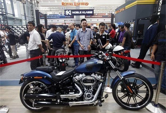 Vietnam AutoExpo 2019 sẽ trở thành triển lãm chuyên ngành môtô? Triển lãm quốc tế về Phương tiện giao thông, vận tải và công nghiệp hỗ trợ - Vietnam AutoExpo 2019 sẽ diễn ra vào tháng 6/2019 tới đây với sự tham gia của khá nhiều thương hiệu môtô hiện có tại Việt Nam, bên cạnh những cái tên đã quen thuộc trong ngành vận tải và ôtô thương mại. (CHI TIẾT)