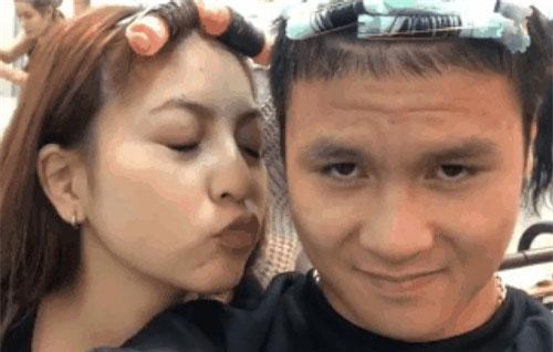 Bấy lâu chẳng chịu đăng ảnh chụp cùng nhau nhưng hôm nay thì Quang Hải đã xuất hiện tình tứ bên Nhật Lê rồi