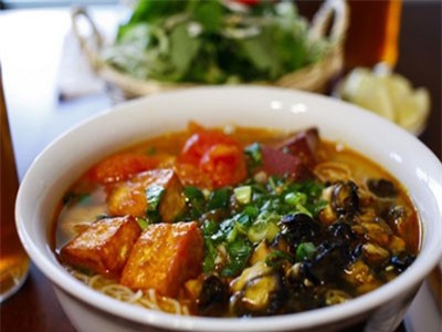 CLIP: Hướng dẫn cách làm món bún ốc cay