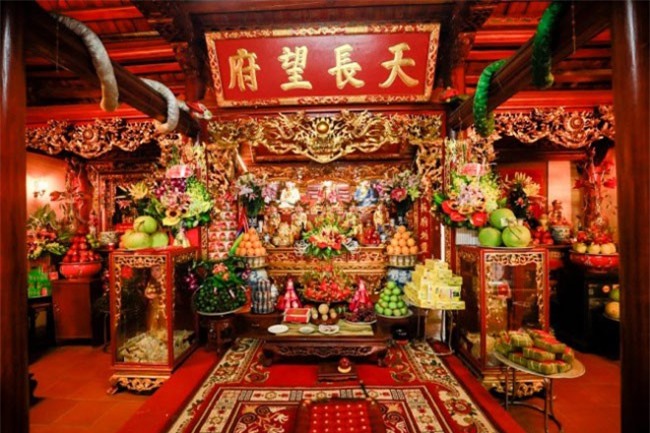 2 nhà thờ Tổ tiền tỷ nức tiếng của Vượng Râu - Hoài Linh: Nơi nào hoành tráng hơn?