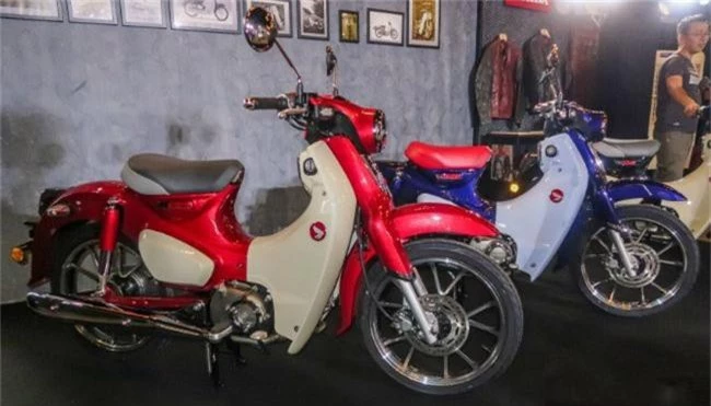 Giá Honda Super Cub 125 ở Malaysia, rẻ hơn ở Việt Nam 7 triệu đồngĐiều lạ là dù cùng dòng xe nhưng Honda Super Cub 125 vừa ra mắt thị trường Malaysia lại có giá bán rẻ hơn ở Việt Nam rất nhiều. (CHI TIẾT)