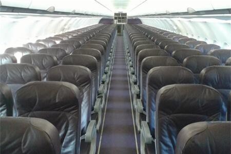 Clip: Cách mở cửa nhà vệ sinh trên máy bay từ bên ngoài dù bên trong đã khóa chặt