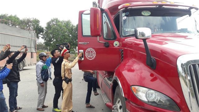 Tài xế tàng trữ ma túy để... vừa lái xe vừa dùng