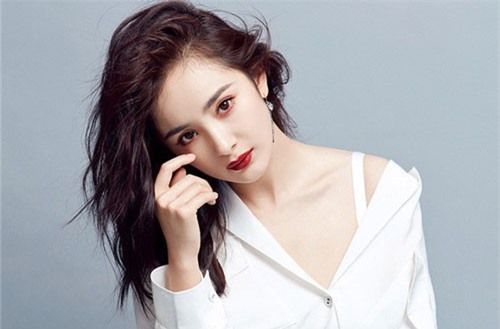 Mỗi năm chỉ ở cùng con được vài ngày nhưng Dương Mịch vẫn rất thân thiết với con gái và đây là lý do