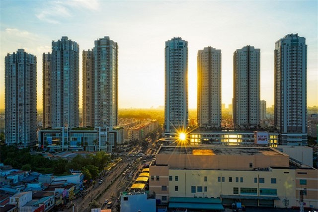 Bị kiểm soát chặt tín dụng: Thế khó của bất động sản năm 2019?