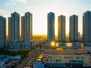 Bị kiểm soát chặt tín dụng: Thế khó của bất động sản năm 2019?