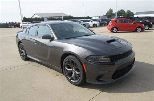 8. Dodge Charger GT 2019 (giá khởi điểm: 31.495 USD, điểm tin cậy: 8,5/10).