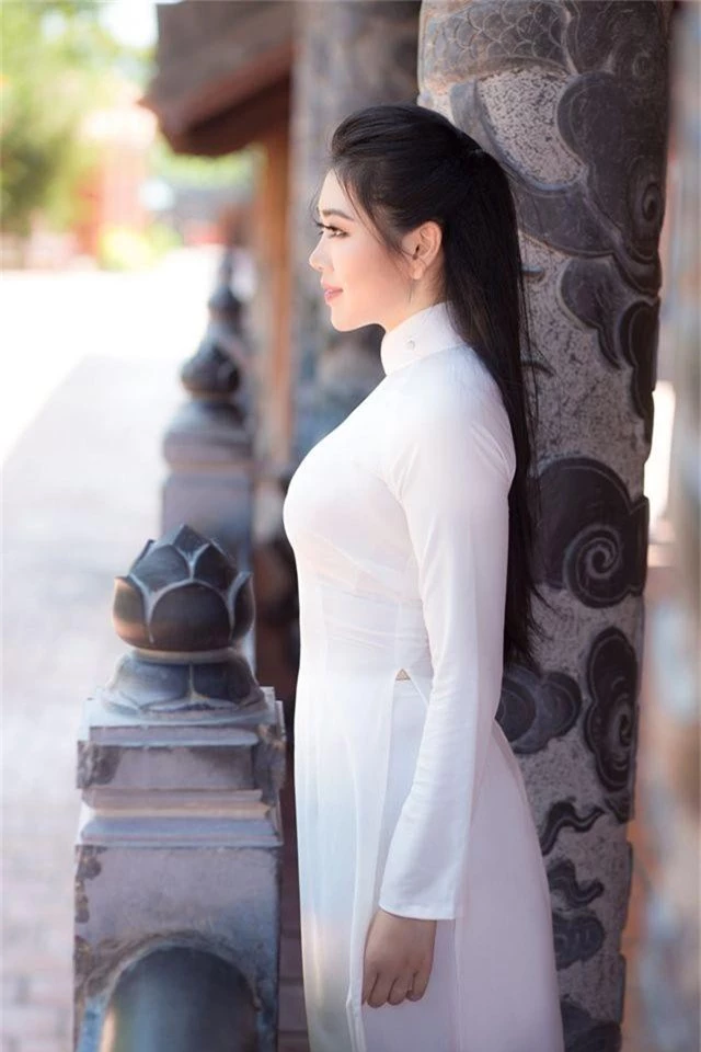 Nữ sinh má lúm duyên dáng với áo dài trắng tinh khôi - 5