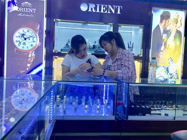 Loạn thị trường đồng hồ hàng giả, nhái dịp cận tết