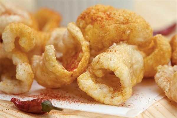 CLIP: Cách làm món da heo chiên phồng chấm sốt Thái