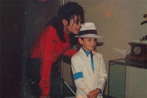 Phim tài liệu gây tranh cãi khi tố cáo Michael Jackson lạm dụng tình dục trẻ em