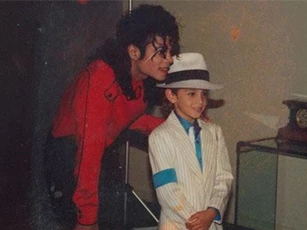 Phim tài liệu gây tranh cãi khi tố cáo Michael Jackson lạm dụng tình dục trẻ em