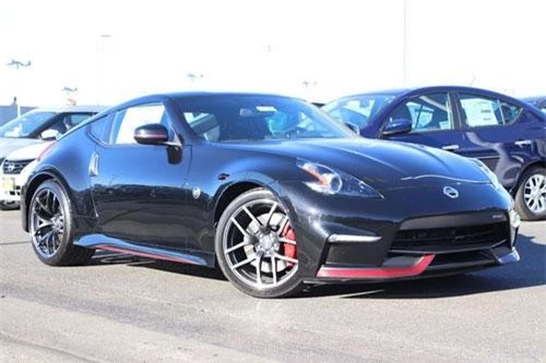 10. Nissan 370Z 2019 (giá khởi điểm: 29.990 USD).