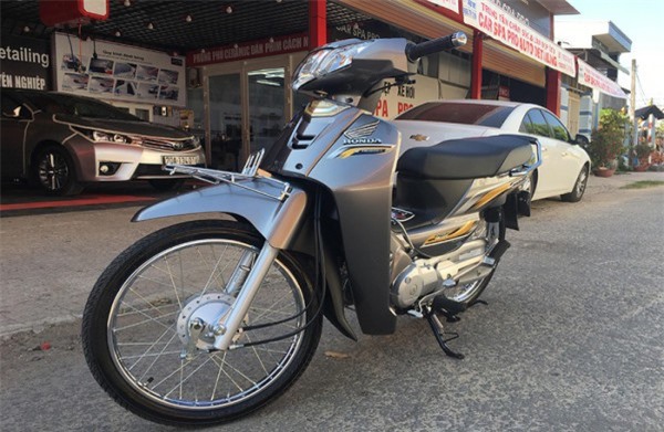 XE HOT (28/1): Honda Dream nhập khẩu giá ngang SH, Hyundai Elantra 2019 phiên bản giới hạn giá rẻ bất ngờ