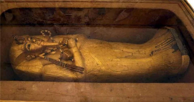 Quan tài bằng vàng với hàng loạt chi tiết chế tác công phu, nơi đặt thi hài vua Tut – một trong những hiện vật nổi tiếng nhất của ngành khảo cổ học.