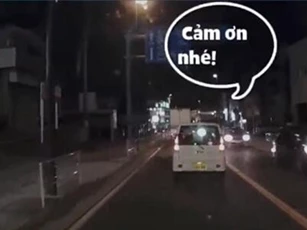 Clip: Cách đặc biệt để các tài xế Nhật cảm ơn nhau dù vẫn ngồi trong xe