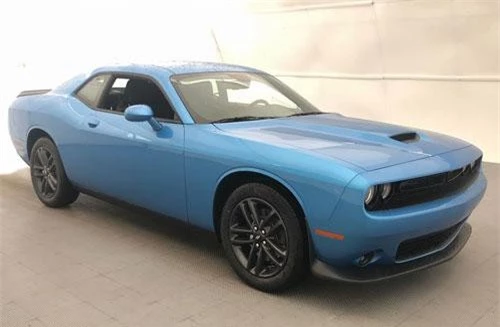 5. Dodge Challenger 2019 (giá khởi điểm: 27.295 USD).