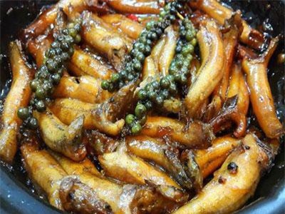 Cách làm món cá bống dừa kho tiêu ngon như người miền Tây