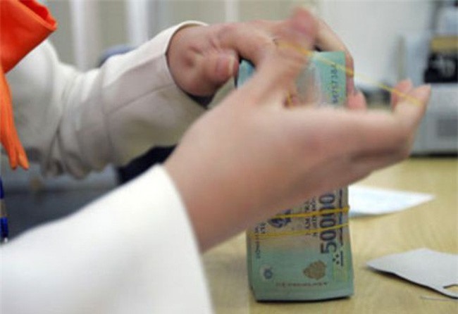 Nhiều ngân hàng giảm mạnh lãi suất trước Tết