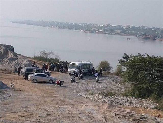 Ông Công, ông Táo chưa kịp về trời, người tiễn đã về với tổ tiên