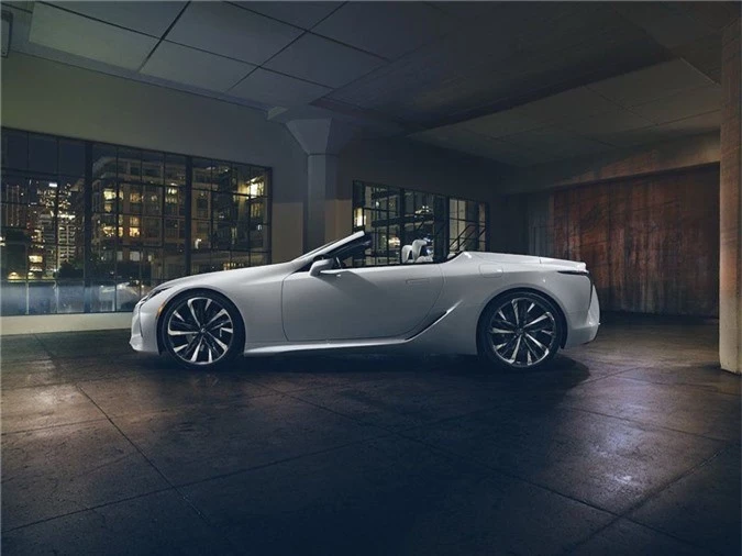 Diện kiến mui trần Lexus LC Convertible đấu BMW 8 Series Convertible ảnh 2