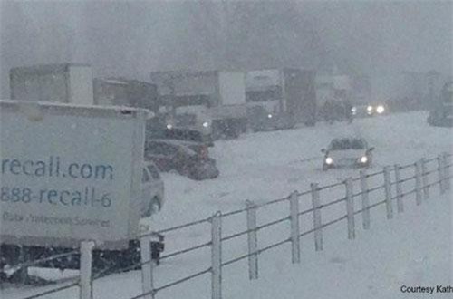 Canada: Tai nạn liên hoàn giữa hàng chục xe ô tô, nhiều người bị thương