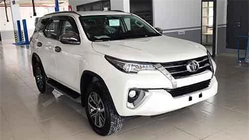 Một chiếc Toyota Fortuner tại đại lý.