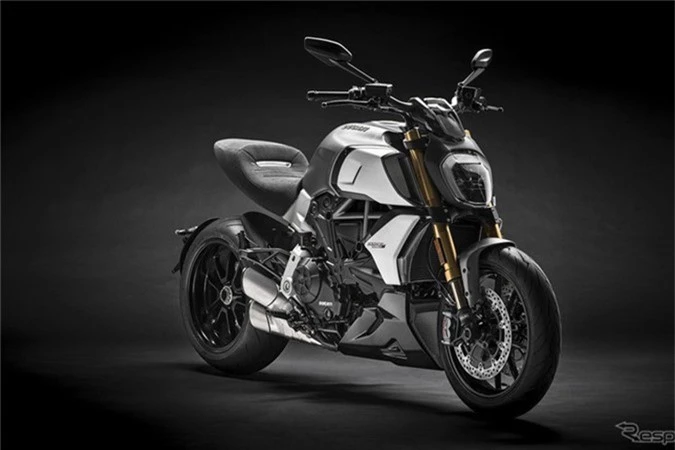 Cận cảnh Ducati Diavel 1260 2019, giá từ 430 triệu đồng. Ducati Diavel 1260 2019 có giá từ 19.995 USD (tương đương 463 triệu đồng). Mẫu môtô này được bán ra từ tháng 2 tới. (CHI TIẾT)