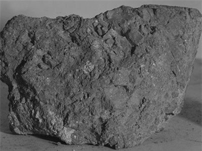 Hòn đá cổ xưa nhất Trái Đất được tìm thấy trên Mặt Trăng