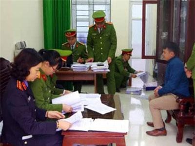 Bắt hai cán bộ quản lý rừng đặc dụng 'lận' tiền của dân