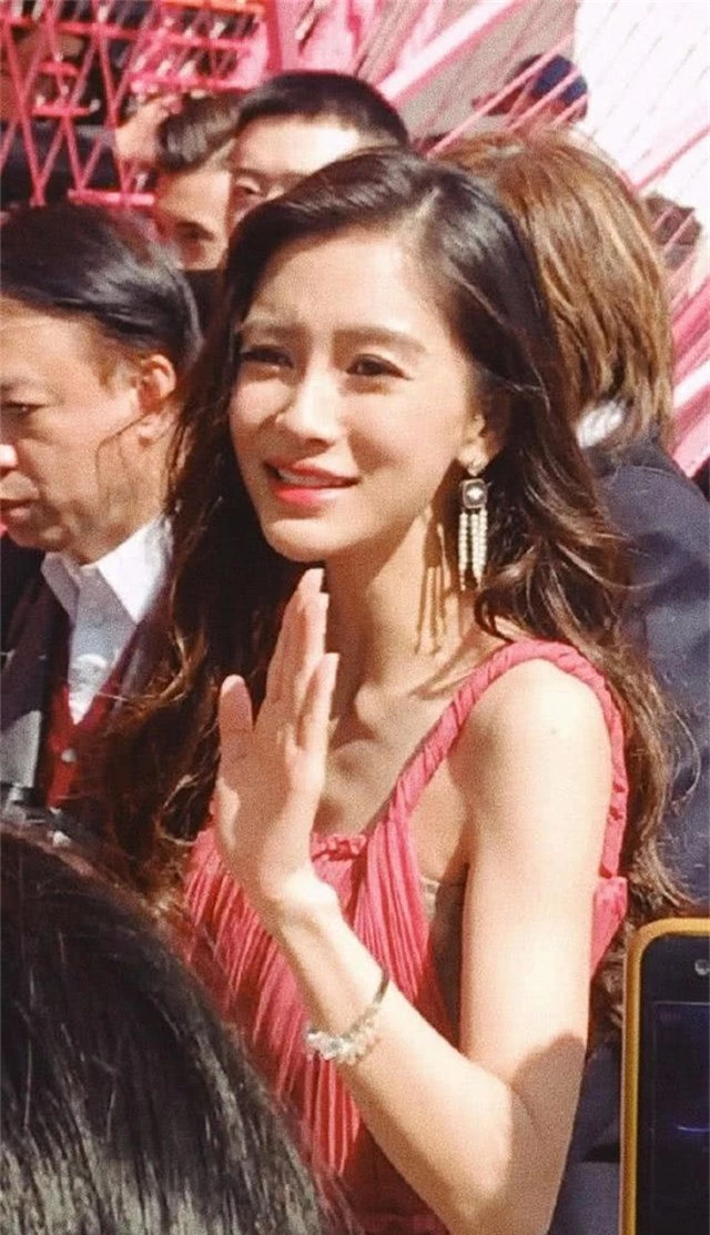 Angelababy bận rộn chạy sô trong những ngày cận Tết - 4