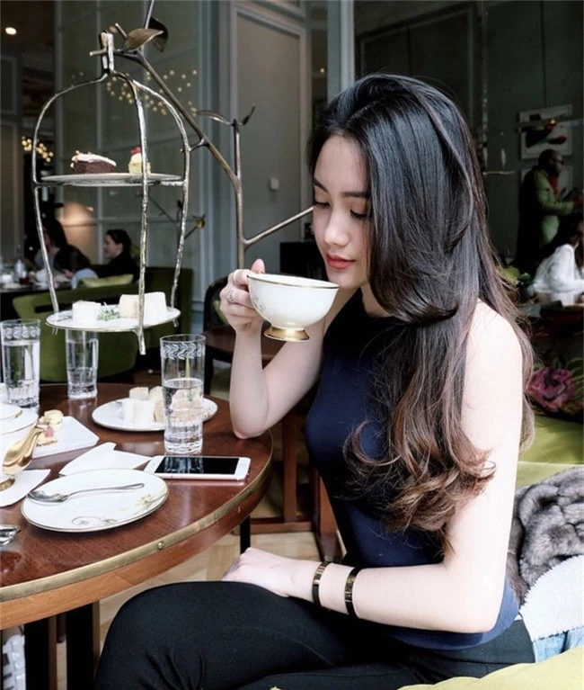 Cuộc sống giàu có đáng ngưỡng mộ của hot girl Lào gốc Việt ở tuổi 22-8