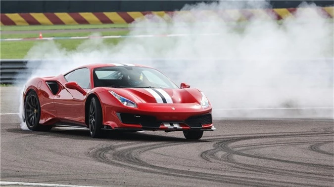 ferrari-488-pista-prova-sul-circuito-di-fiorano.jpg