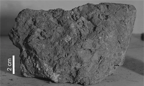 Mẫu đá do các phi hành gia của tàu vũ trụ Apollo 14 mang về.