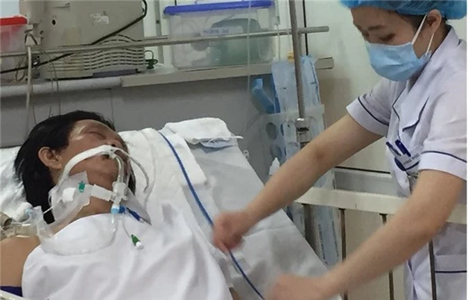 Nên sơ cứu bệnh nhân bị ngộ độc rượu tại chỗ trước khi đưa đến bệnh viện. Nên sơ cứu bệnh nhân bị ngộ độc rượu tại chỗ trước khi đưa đến bệnh viện.
