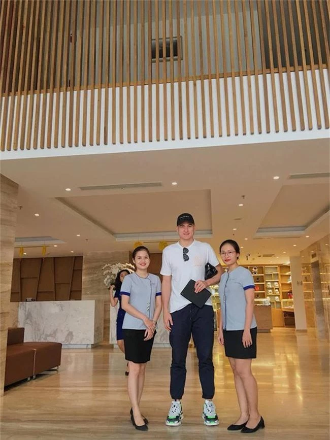 Rò rỉ ảnh Lâm Tây đi nghỉ dưỡng ở Nha Trang, fan lại phát cuồng vì ảnh đời thường đẹp xuất sắc - Ảnh 5.