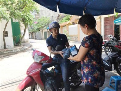 Giáp Tết, sinh viên kiếm tiền triệu mỗi ngày nhờ làm shipper