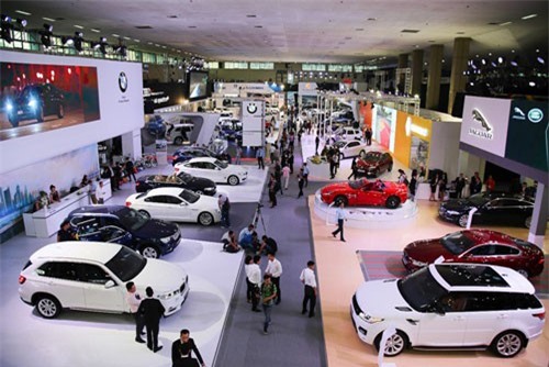 BẢN TIN TÀI CHÍNH-KINH DOANH: Xe sang tăng giá cả trăm triệu dịp Tết, ngân hàng thưởng Tết 9 tháng lương